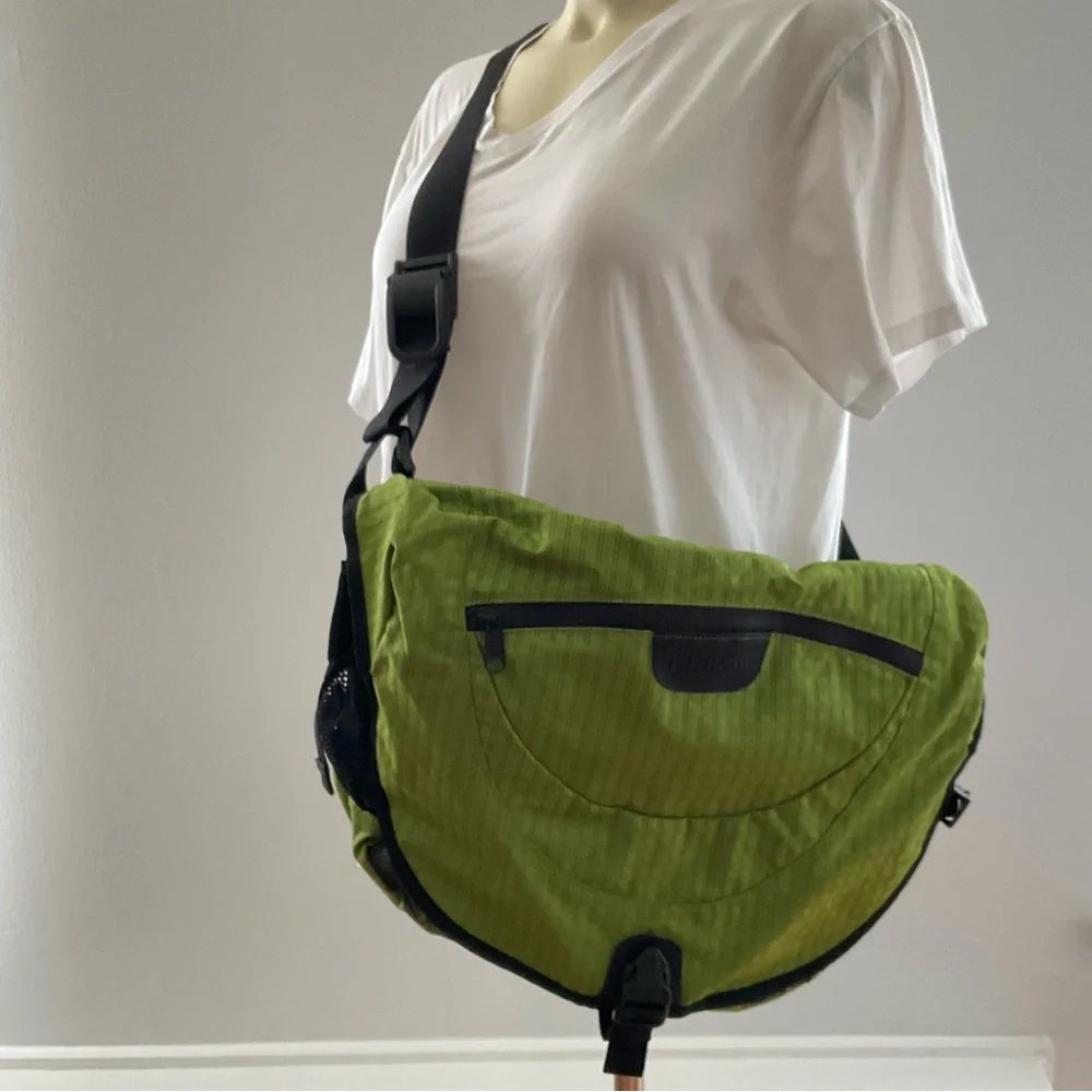 L.L. Bean Green Commuter Messenger Laptop Crossbody Bag with Black Accents - Picture 1 of 15